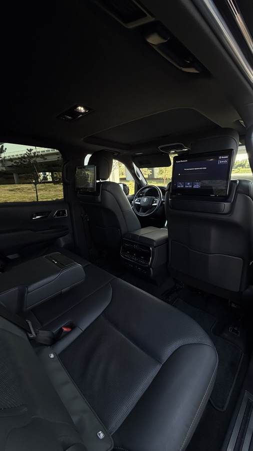 Toyota Land Cruiser 300 — Задний ряд