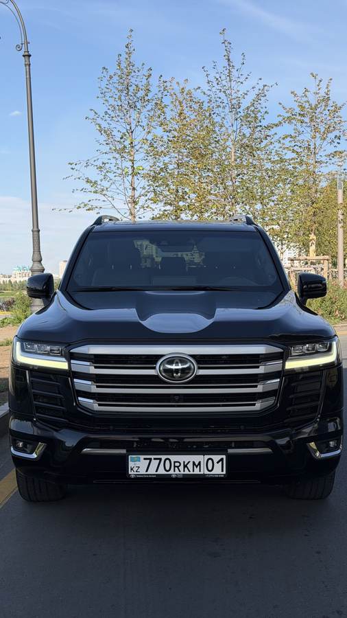Toyota Land Cruiser 300 — Спереди